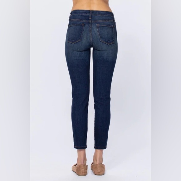 Judy Blue Handsand Dark Rinse Mid-Rise Relaxed Fit Skinny Jean 15 83109 - Picture 4 of 4